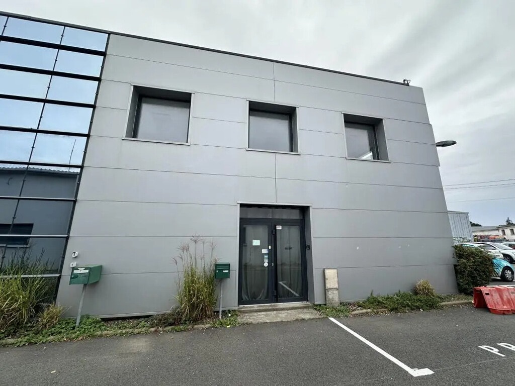 Location Bureaux 101 m² - Photo 1