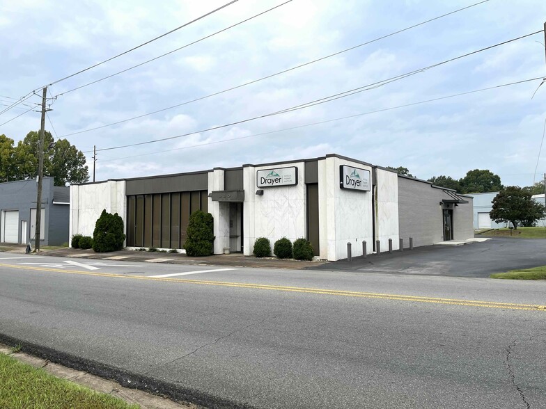 230 East St N, Talladega, AL for rent - Building Photo - Image 1 of 28