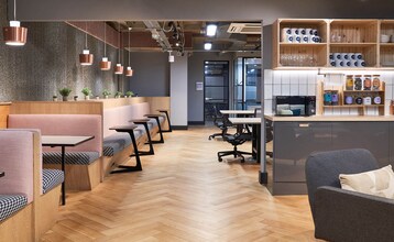 4-8 Crown Pl, London to rent Interior Photo- Image 2 of 5