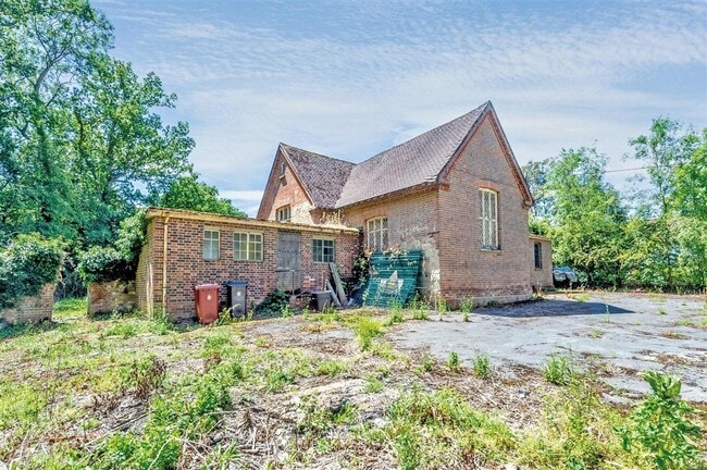 More details for Vicarage Hl, Billingshurst - Specialist for Sale