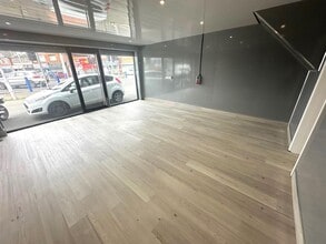 11-11A Irwin Approach, Leeds to rent Interior Photo- Image 1 of 5