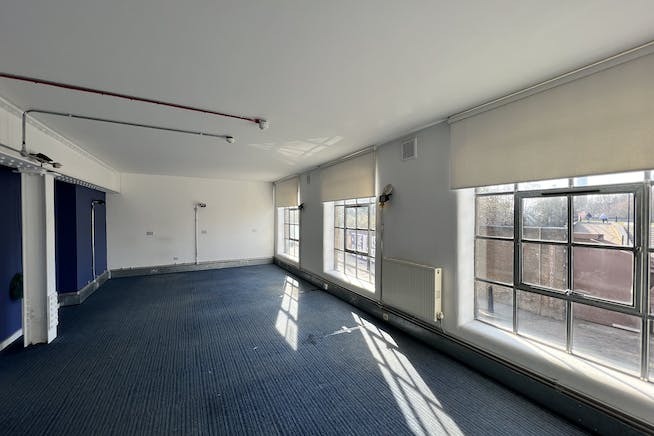 42-44 Orchard Pl, London for rent - Interior Photo - Image 1 of 6