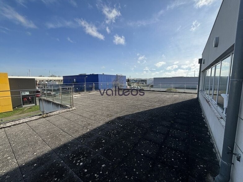 19 Rue Carmin, Labège to rent - Building Photo - Image 2 of 10