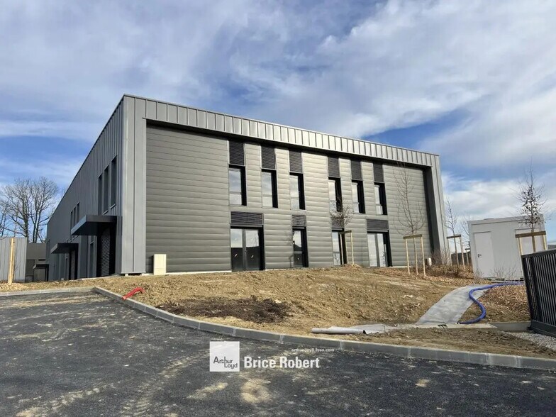 239 rue Michel Girer, 01390 Mionnay, Mionnay to rent - Building Photo - Image 3 of 6