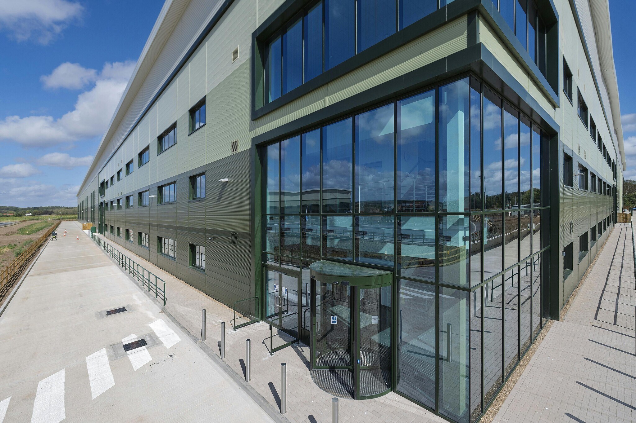 Aveling Way, Worksop to rent Building Photo- Image 1 of 6