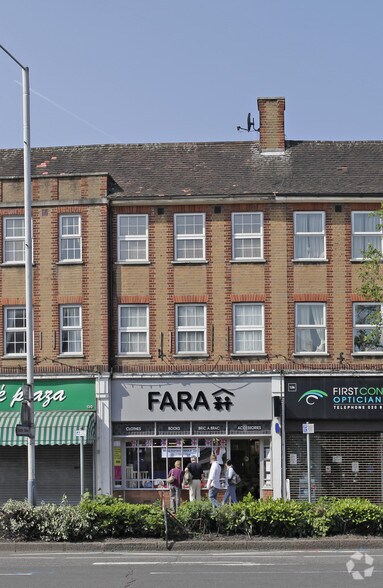 128 Field End Rd, Pinner for sale - Primary Photo - Image 1 of 1