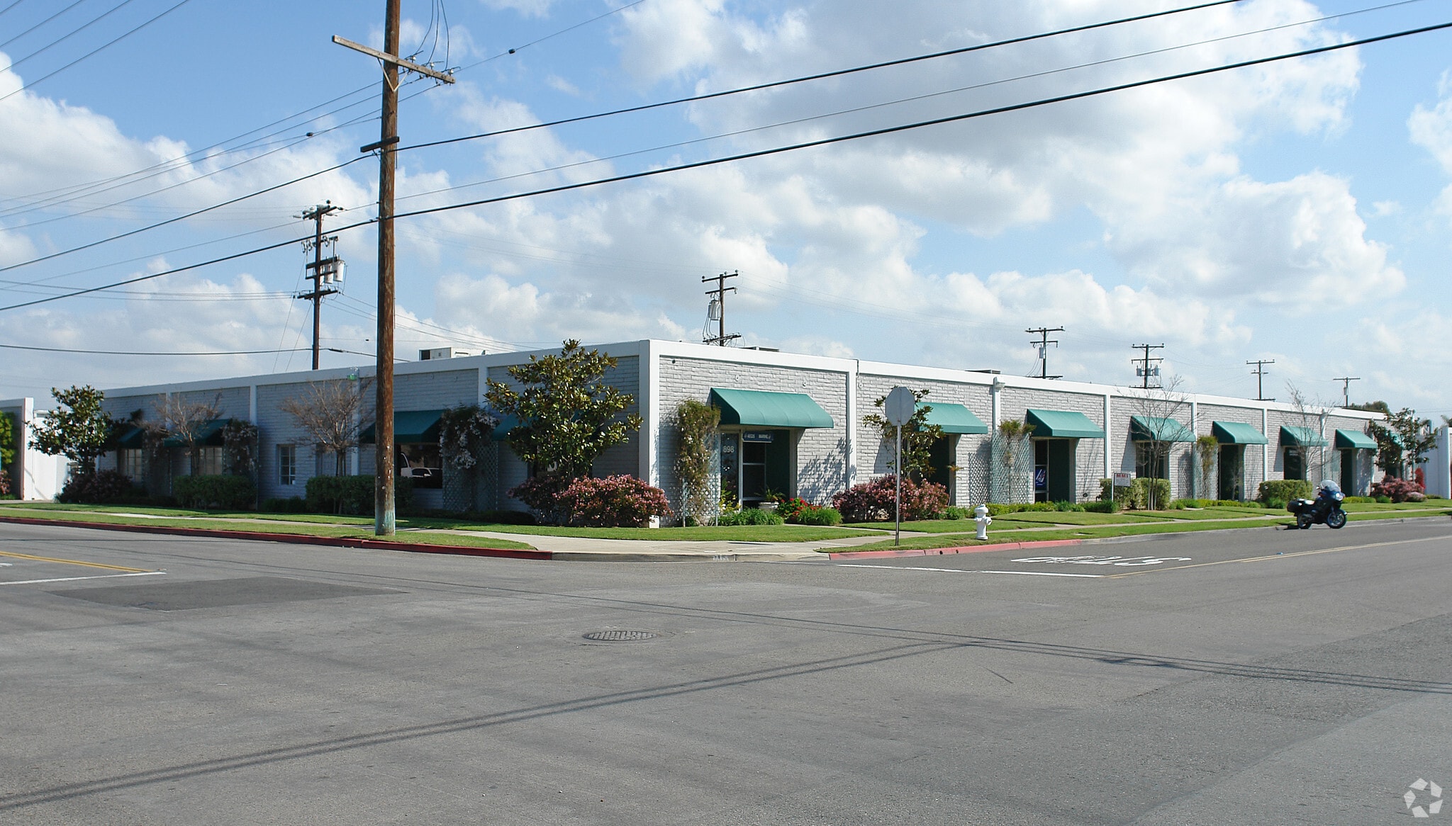 868-882 W 16th St, Newport Beach, CA for rent Building Photo- Image 1 of 6