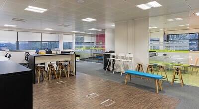 1 Oakwater Av, Cheadle to rent Interior Photo- Image 2 of 3