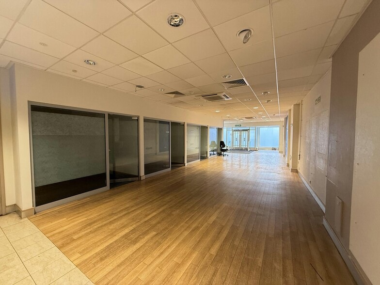 28 Market Pl, Wisbech to rent - Building Photo - Image 3 of 10