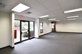 1803 Hicks Rd, Rolling Meadows, IL for rent Building Photo- Image 2 of 8