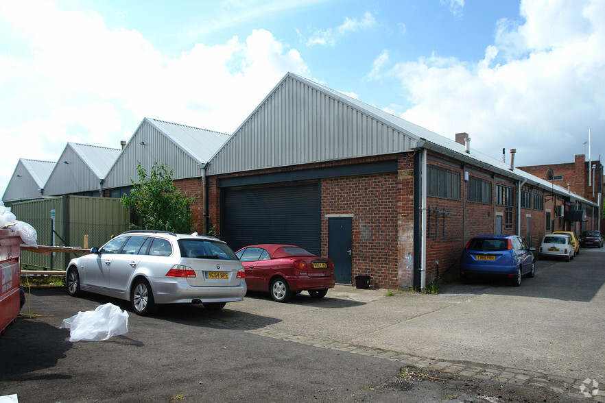 102 Kirkstall Rd, Leeds for rent - Building Photo - Image 3 of 7