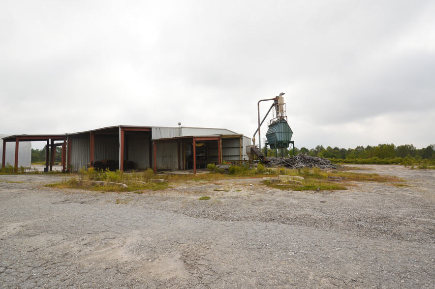 207 Lanes Dr, North Wilkesboro, NC for sale - Building Photo - Image 1 of 1