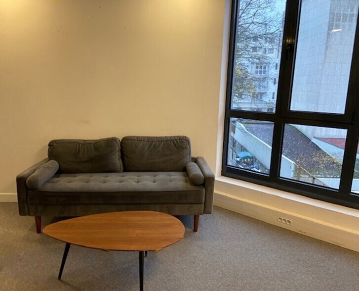 Office in Clichy to rent - Interior Photo - Image 3 of 7