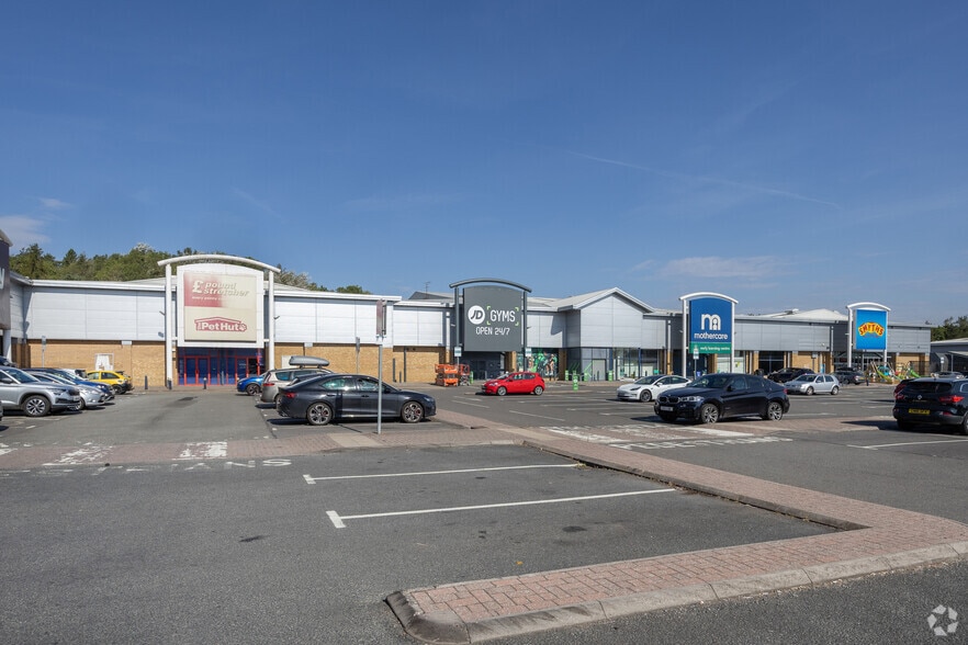 Colliers Way, Telford to rent - Building Photo - Image 3 of 4