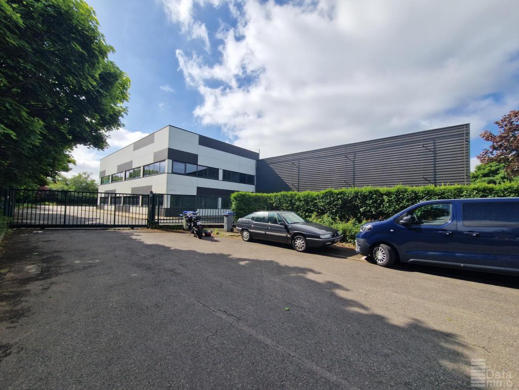 Industrial in Montigny-le-Bretonneux to rent Building Photo- Image 1 of 18