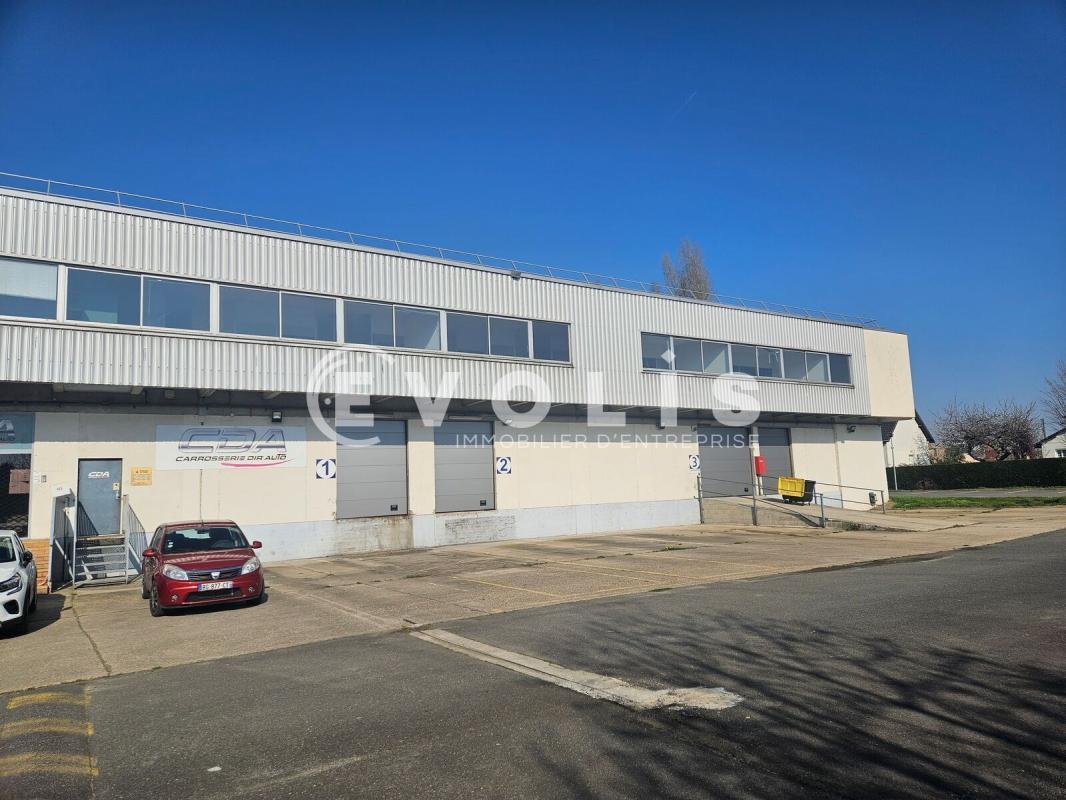 Industrial in Morangis to rent Building Photo- Image 1 of 15