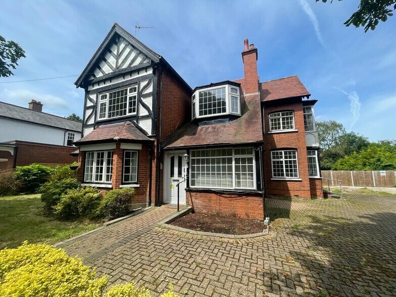 18 Compton Av, Luton for sale - Building Photo - Image 1 of 21