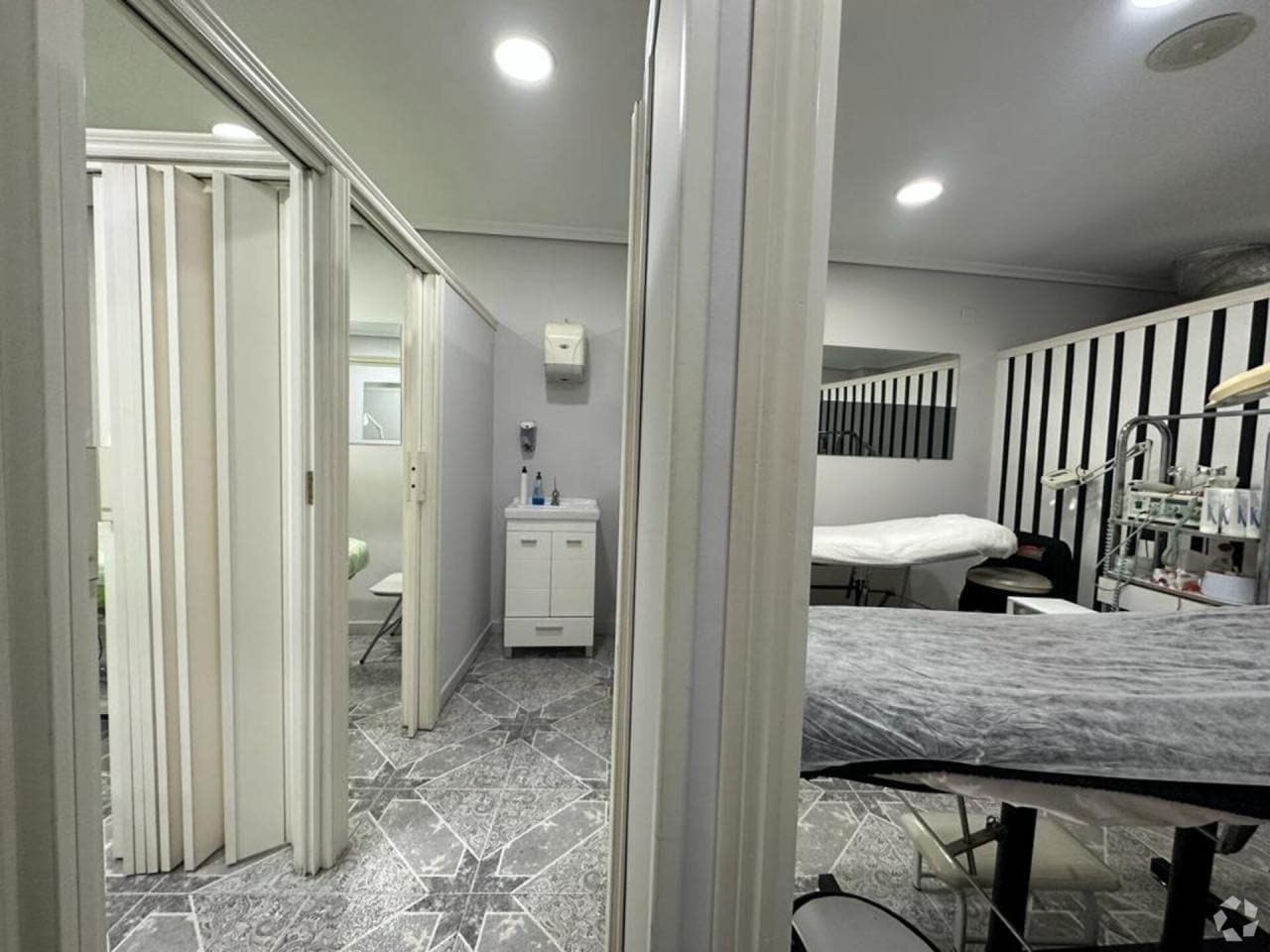 Retail in Cuenca, Cuenca to rent Interior Photo- Image 1 of 12