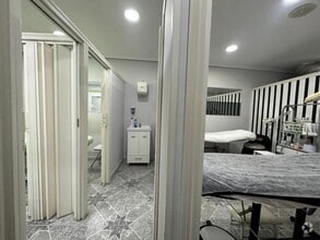 Retail in Cuenca, Cuenca to rent Interior Photo- Image 1 of 12