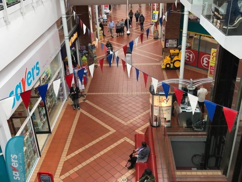 Shopping Centre, Bridgwater to rent - Building Photo - Image 3 of 9