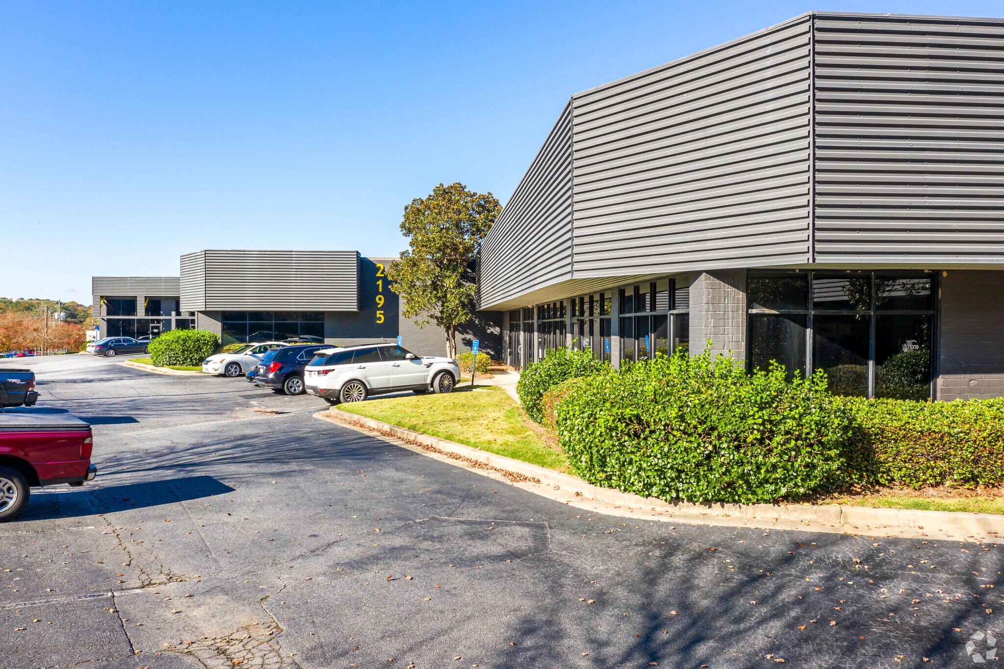 2195 Defoor Hills Rd NW, Atlanta, GA to rent Primary Photo- Image 1 of 7