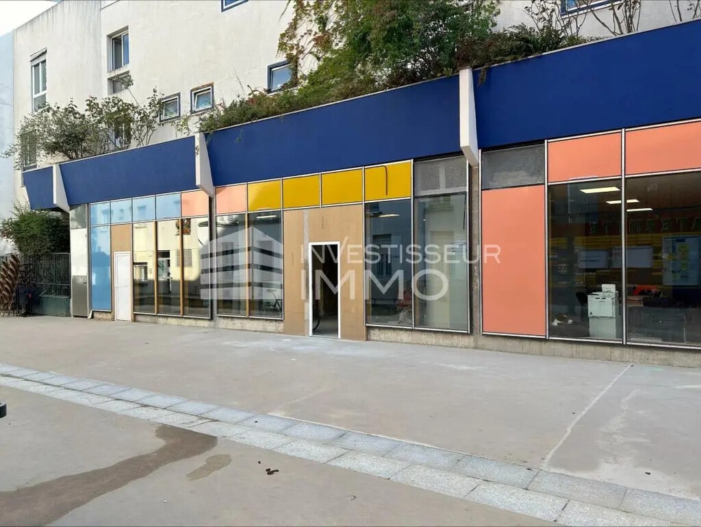 Location Commerce 323 m² - Photo 1