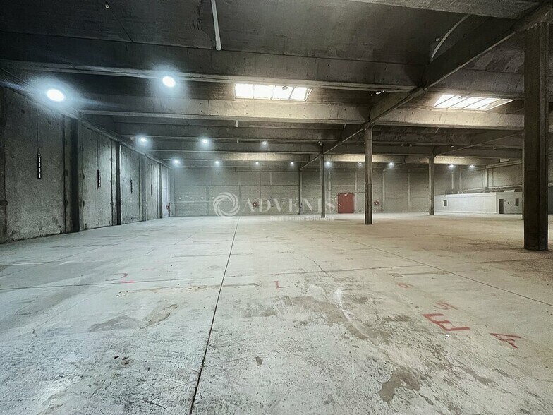 Industrial in Gonesse to rent - Interior Photo - Image 2 of 6