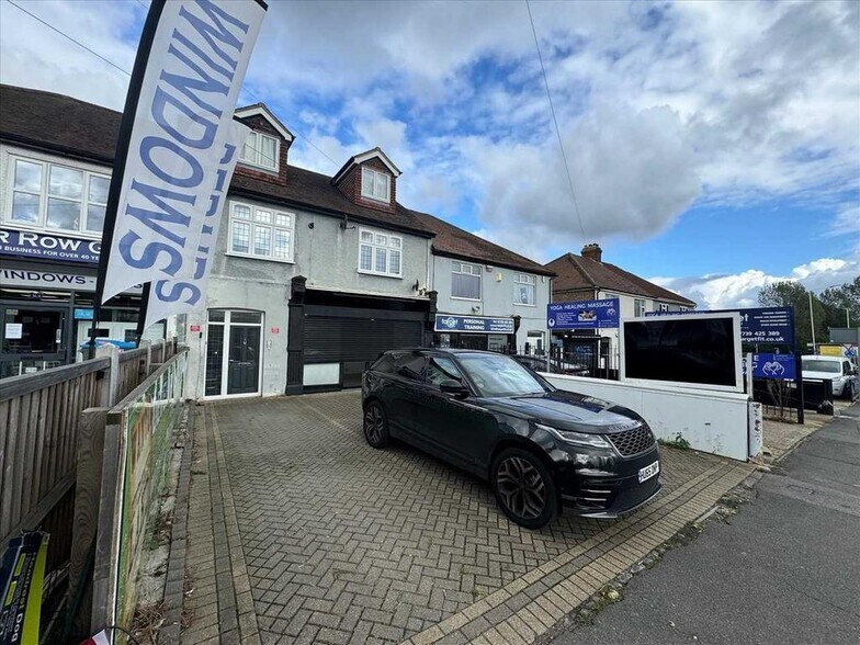 8 Hog Hill Rd, Romford to rent - Building Photo - Image 2 of 7