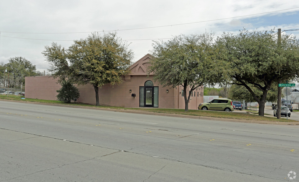 1015 Riverside Dr, Fort Worth, TX for sale - Primary Photo - Image 1 of 1