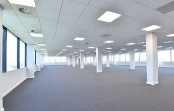 Manor House Dr, Coventry to rent Interior Photo- Image 2 of 10