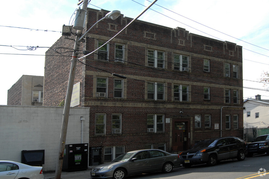 32-34 Dayton St, Newark, NJ for sale - Building Photo - Image 1 of 1