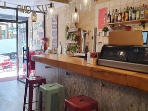 Retail in Madrid, Madrid to rent Interior Photo- Image 1 of 3