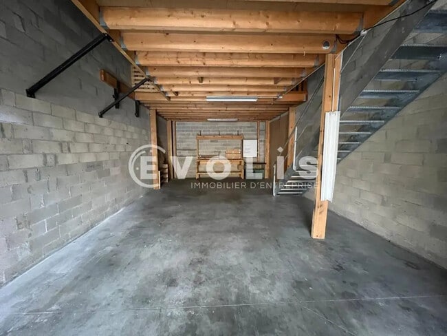 Location Local d'activités 113 m²