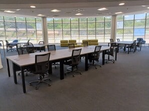 Wharfedale Rd, Wokingham to rent Interior Photo- Image 2 of 5