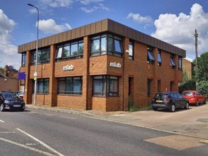 9 Walkern Rd, Stevenage for rent Building Photo- Image 1 of 1