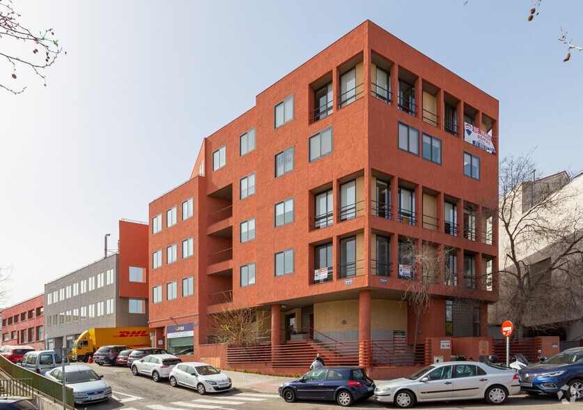 Calle San Romualdo, 12-14, Madrid, Madrid to rent - Building Photo - Image 1 of 3