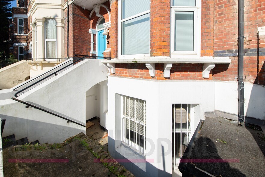 16 Shorncliffe Rd, Folkestone to rent - Building Photo - Image 3 of 9