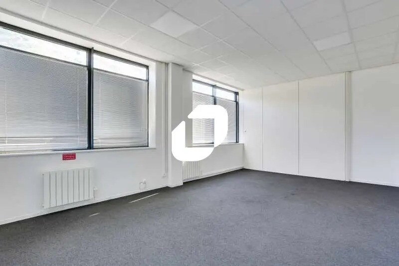 Office in Ivry-sur-Seine to rent Interior Photo- Image 1 of 14