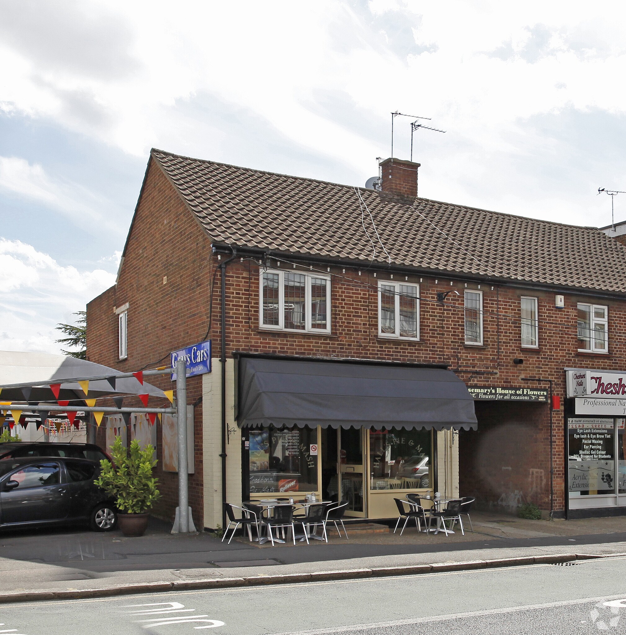 108 Turners Hl, Cheshunt to rent Primary Photo- Image 1 of 4