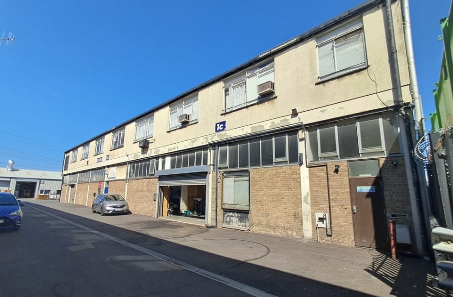 87 Beddington Ln, Croydon to rent Building Photo- Image 1 of 4