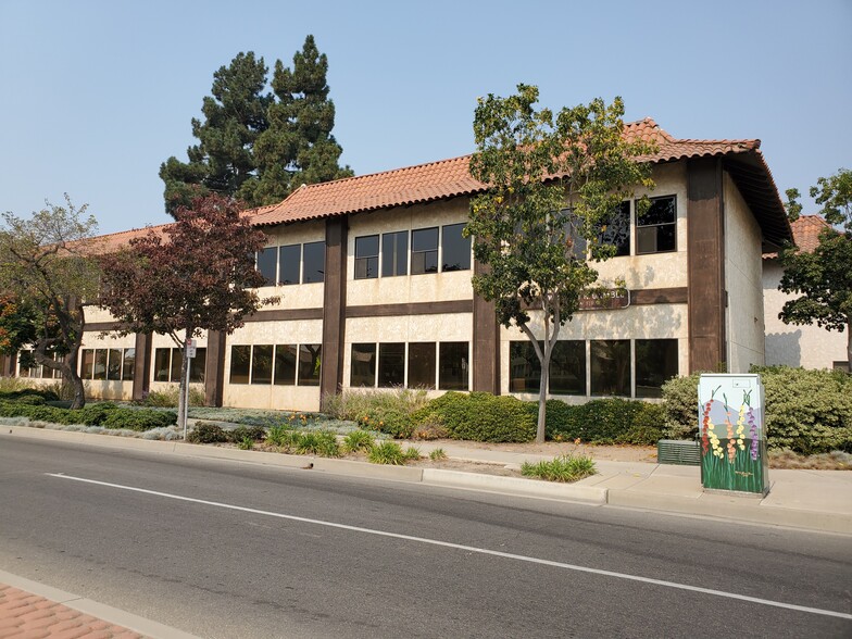 301 E Cook St, Santa Maria, CA for rent - Building Photo - Image 1 of 2