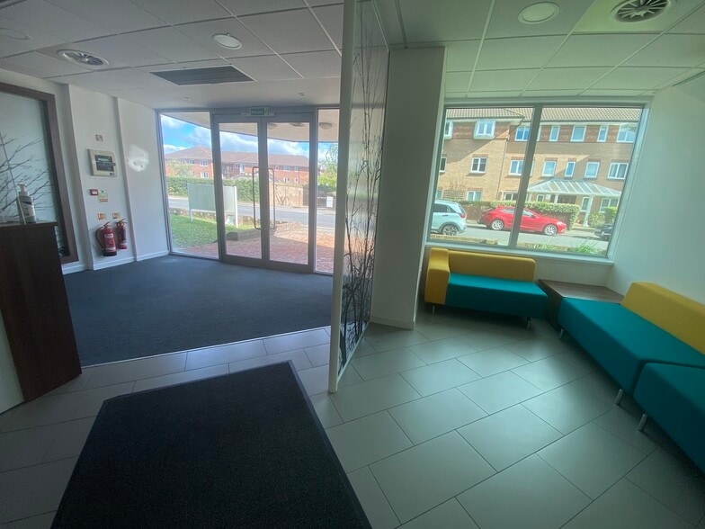 Church Rd, Haywards Heath to rent - Interior Photo - Image 3 of 7