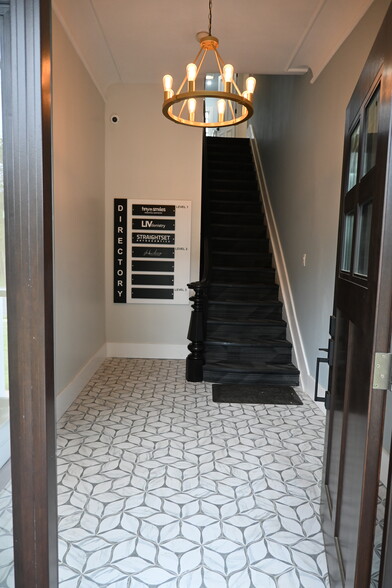 123 Green St, Woodbridge, NJ for rent - Interior Photo - Image 3 of 8