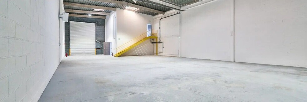 Light Industrial in Torcy to rent - Building Photo - Image 1 of 5