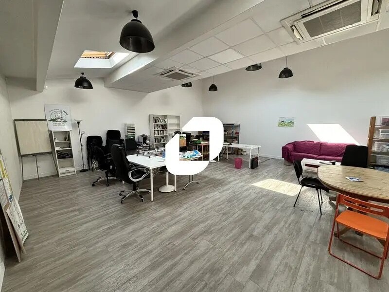 Office in Villeurbanne for sale Interior Photo- Image 1 of 7