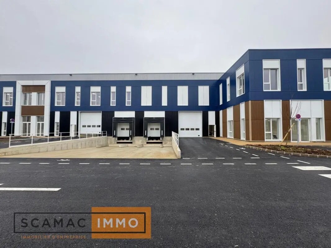 Light Industrial in Moissy-Cramayel to rent Building Photo- Image 1 of 11