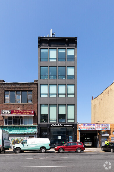 2505 3rd Ave, Bronx, NY for rent - Building Photo - Image 3 of 5