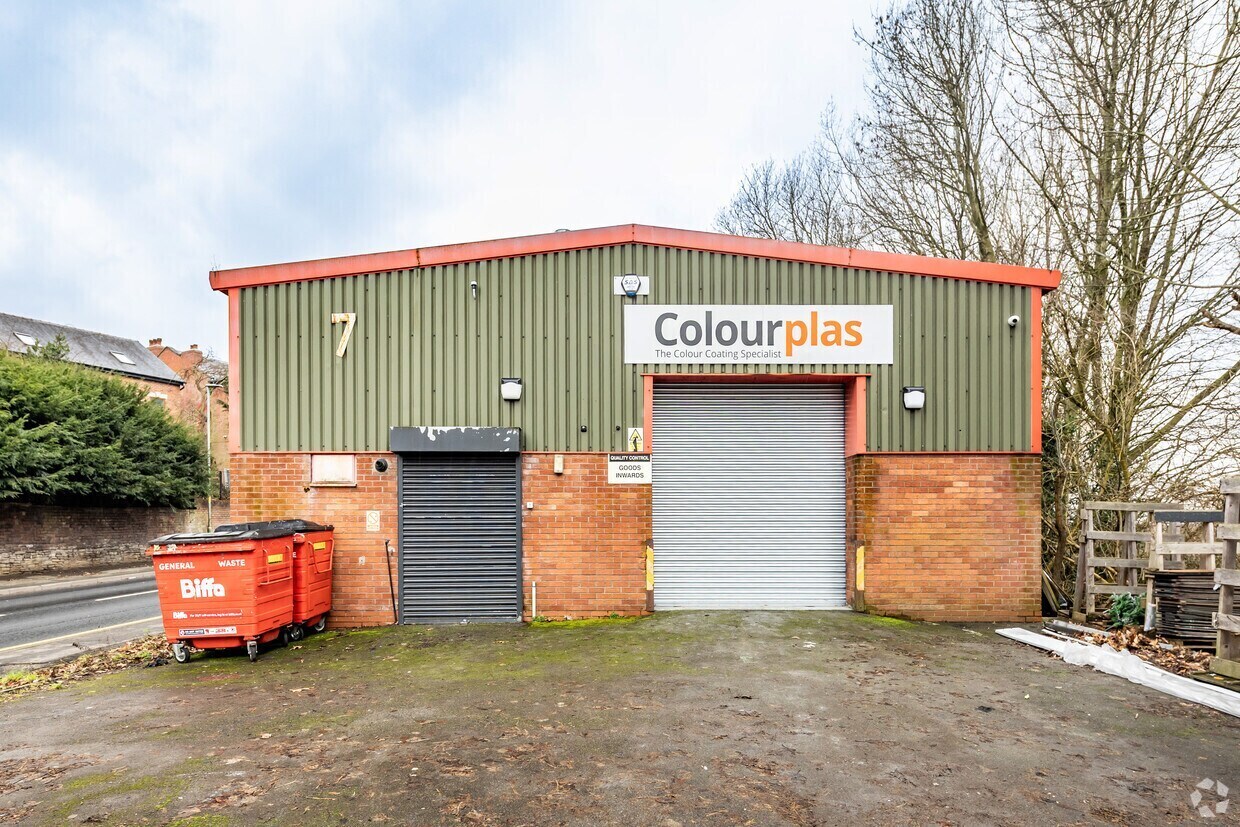 Charles St, Dukinfield to rent Building Photo- Image 1 of 1