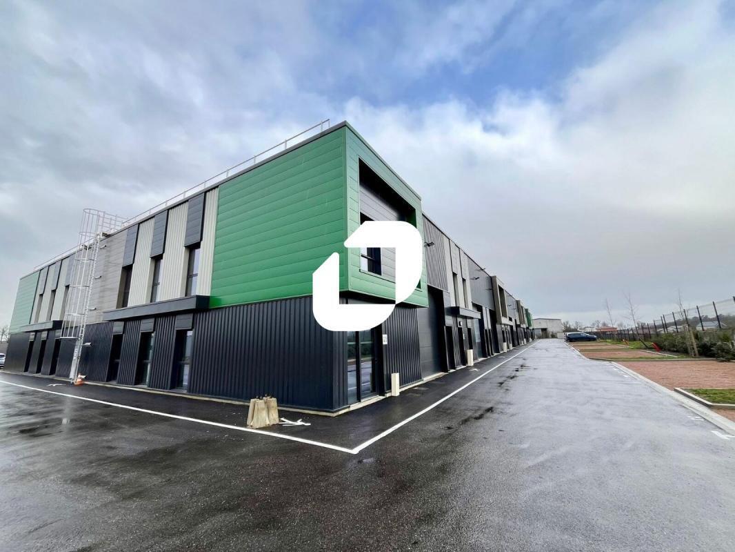 Light Industrial in Villette-d'Anthon to rent Building Photo- Image 1 of 18