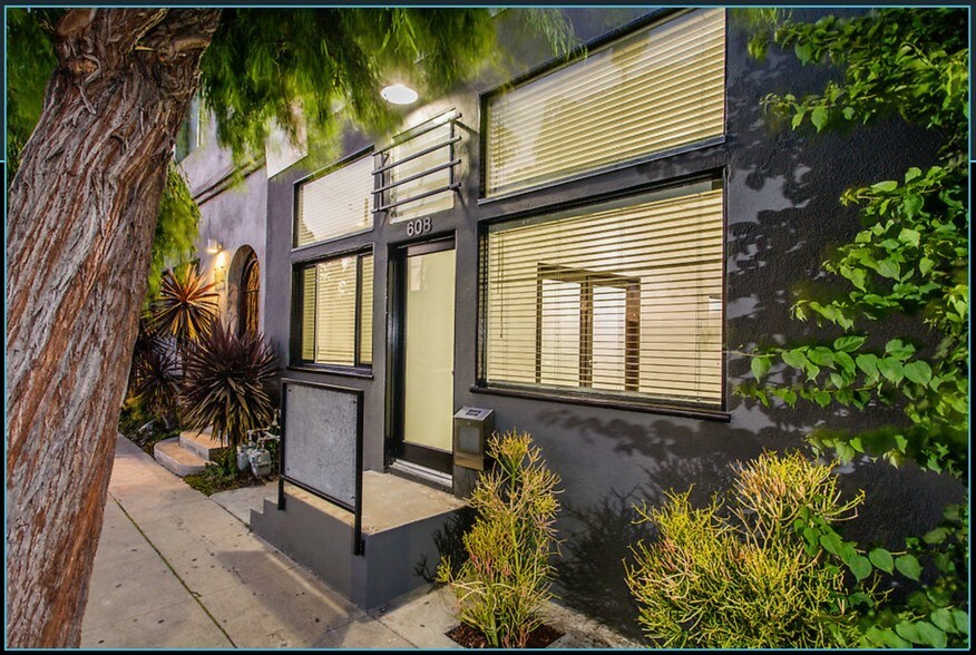 608 Hampton Dr, Venice, CA for rent - Building Photo - Image 1 of 18